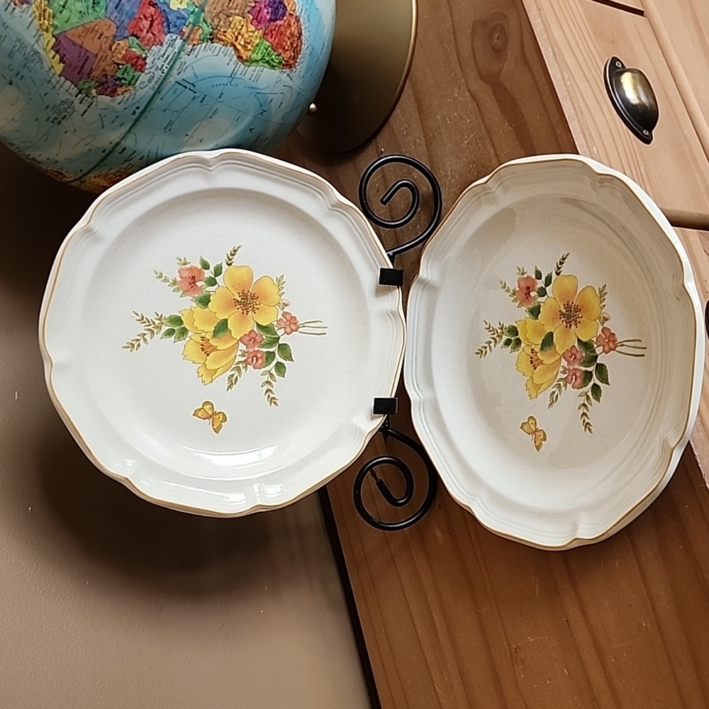 Vintage Royal Sealy Autumn Garland plates